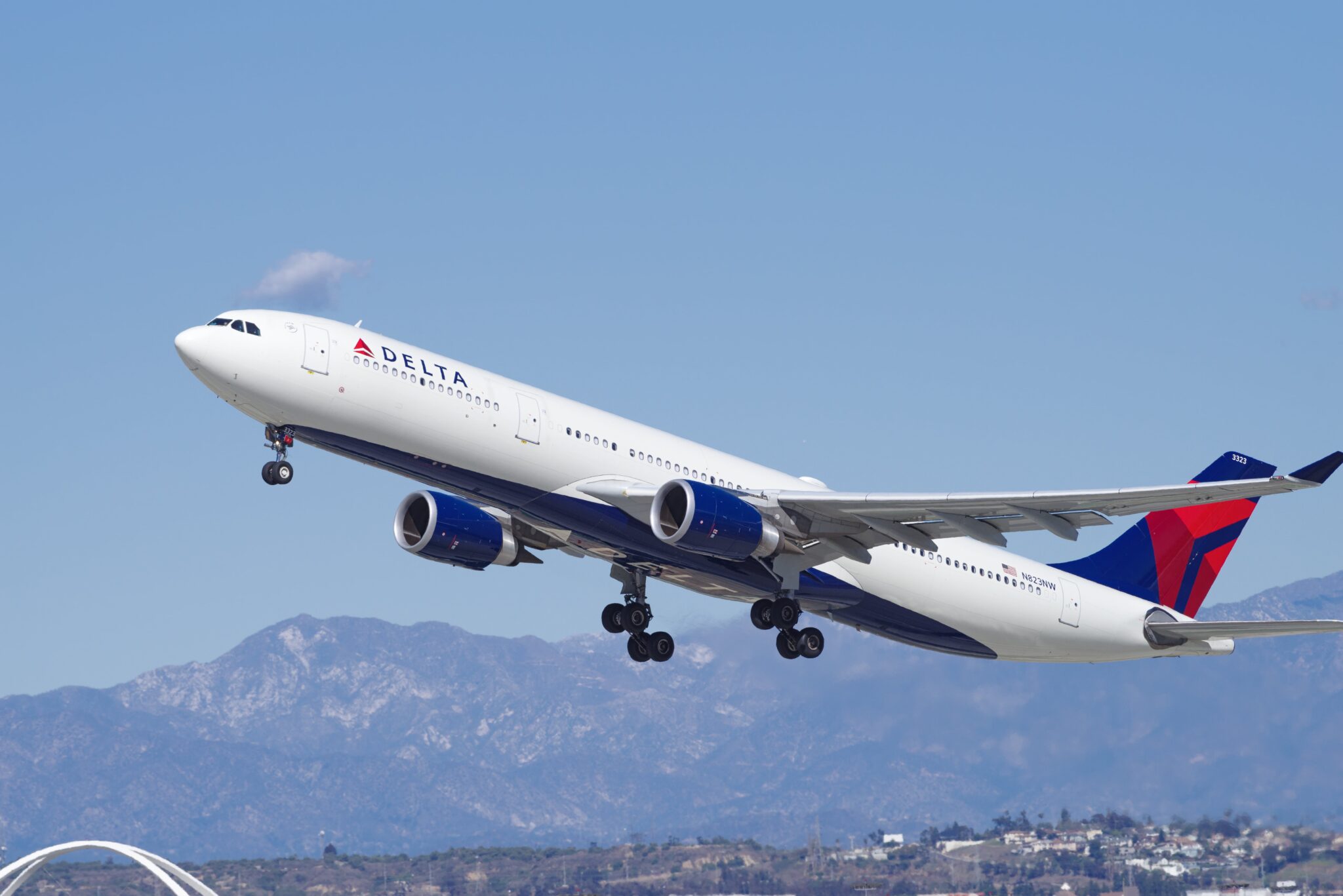 Flying With Your Pet Delta Pet Policy-2048x1367