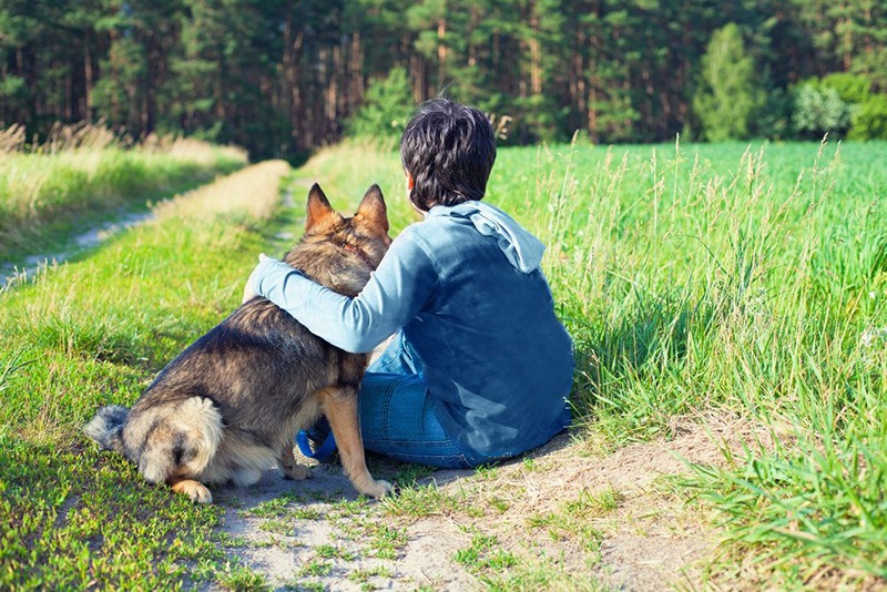 guy-with-his-dog-in-the-countryside Guy with his dog in the countryside